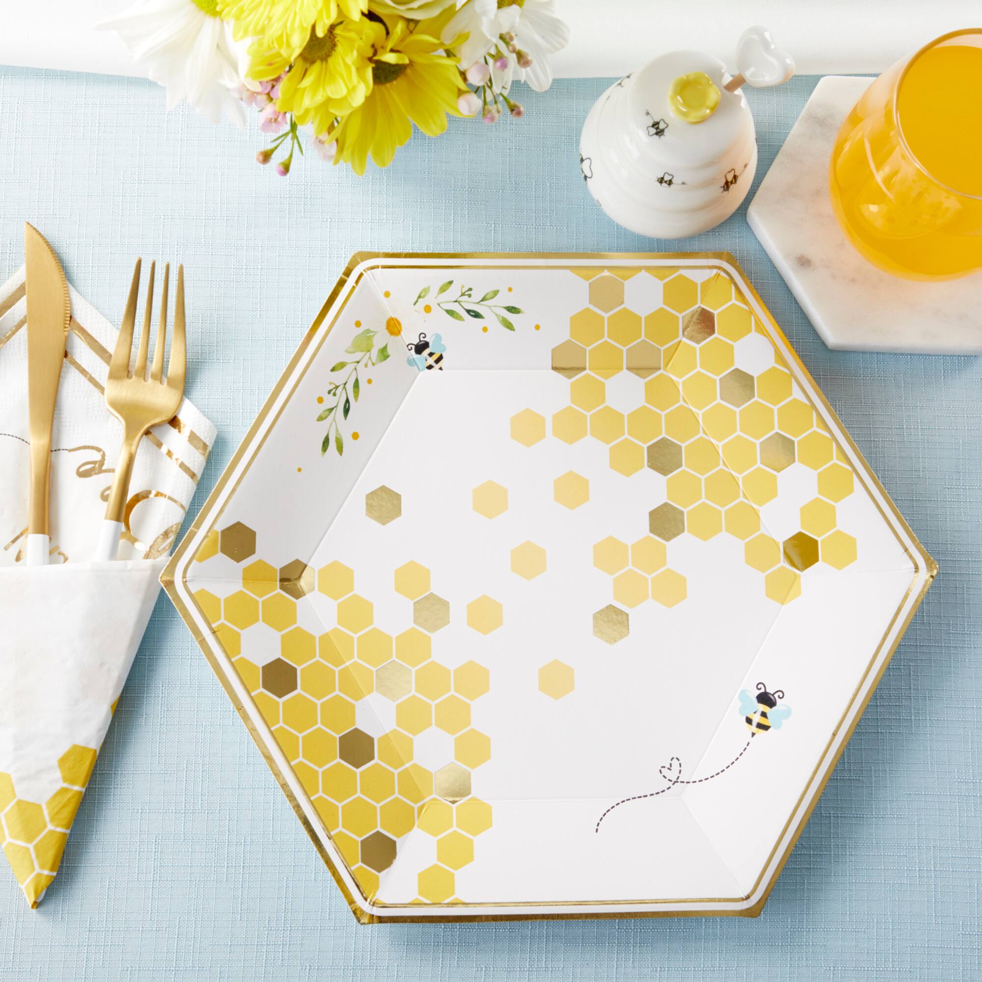 Kate Aspen® 9" Sweet As Can Bee Paper Plates, 32ct.